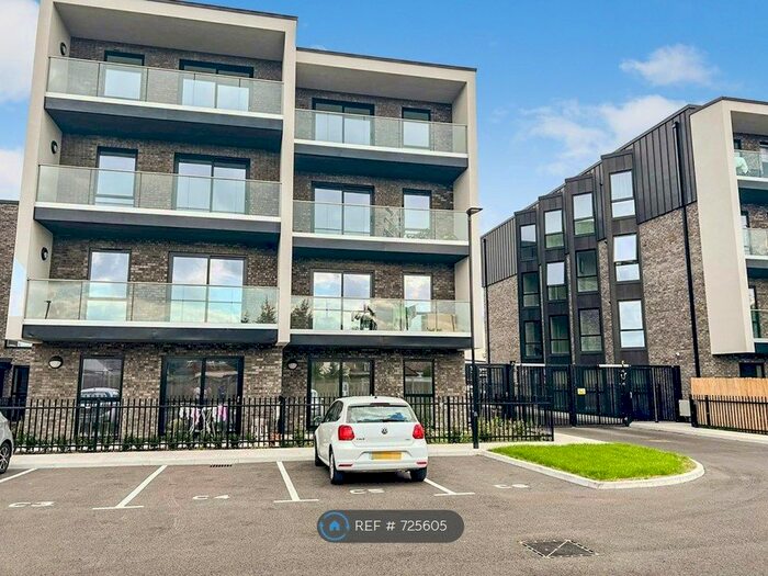 2 Bedroom Flat To Rent In Southend Arterial Hill, Romford, RM2