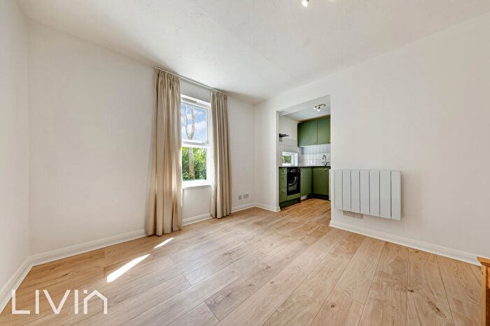 Studio To Rent In Shinners Close, South Norwood, London, SE25