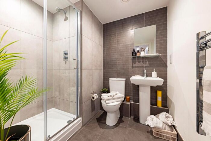 3 Bedroom Flat To Rent In Grayson Street Liverpool, L1