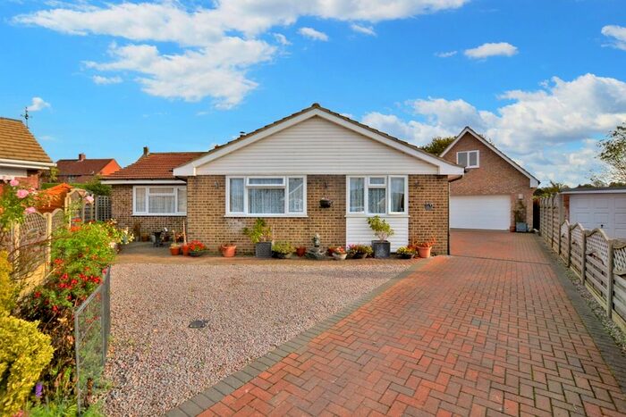 3 Bedroom Detached Bungalow For Sale In Edinburgh Way, Dersingham, PE31