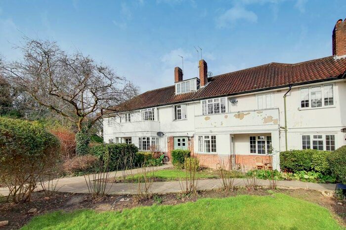 1 Bedroom Flat To Rent In Okehampton Close, London, N12