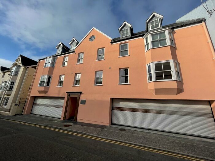 2 Bedroom Flat To Rent In Tenby, SA70
