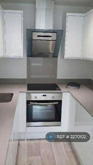 1 Bedroom Flat To Rent In Stroud House, Hook, RG27
