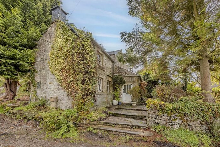 3 Bedroom Detached House For Sale In Hartington, Derbsyhire, SK17