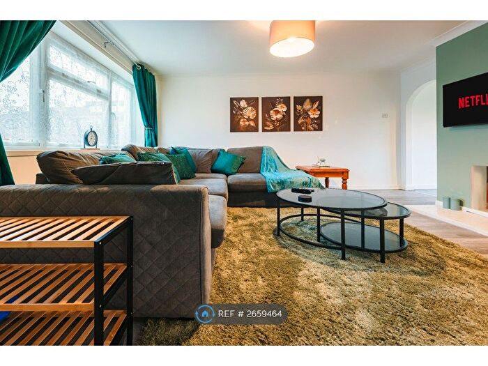 3 Bedroom Semi-Detached House To Rent In Pennine Way, Harlington, Hayes, UB3