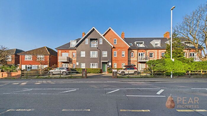 2 Bedroom Flat For Sale In Parkfield Road, Worthing, BN13