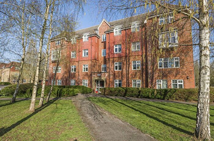 2 Bedroom Flat For Sale In The Hollies, Mapledurwell, Basingstoke, RG24