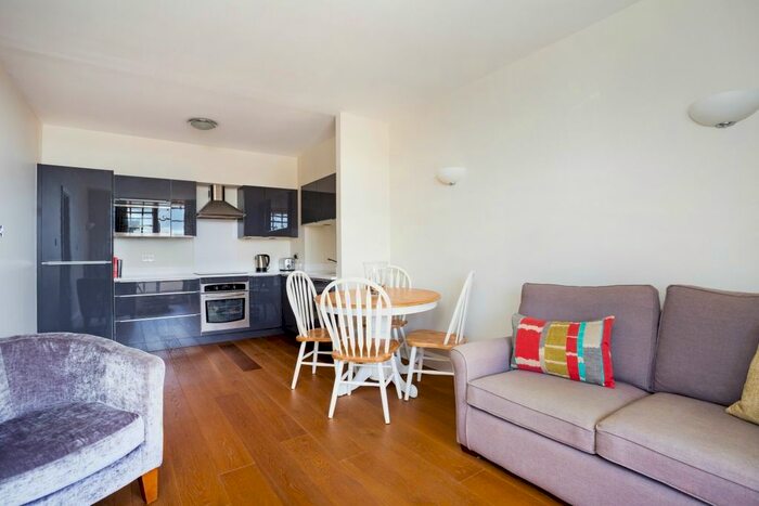 2 Bedroom Flat To Rent In Gainsford Street, London, SE1