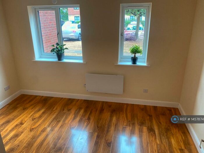 1 Bedroom Flat To Rent In Cherry Blossom Close, London, N13