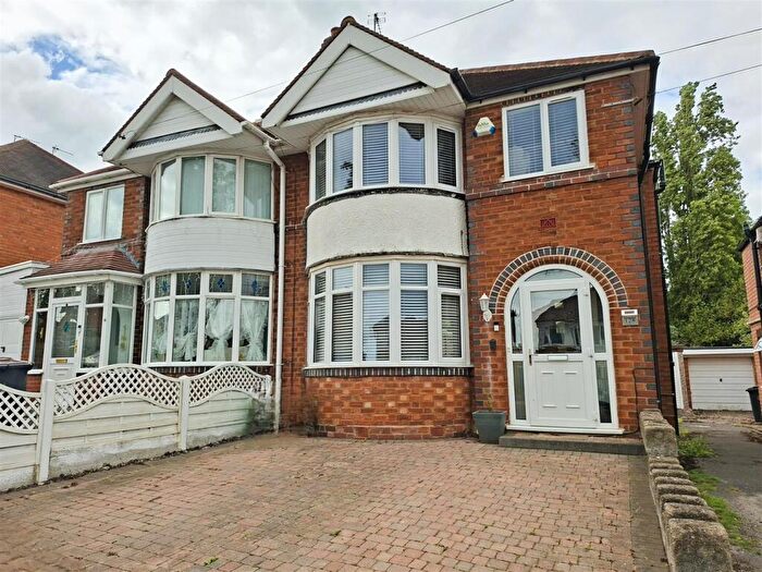 3 Bedroom Semi-Detached House For Sale In Olorenshaw Road, Sheldon, Birmingham, B26