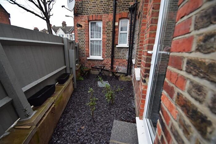 2 Bedroom Flat To Rent In Chapter Road, London, NW2