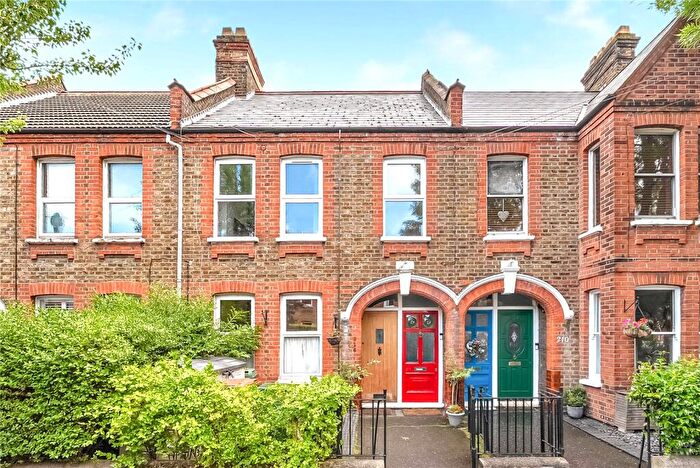 2 Bedroom Flat For Sale In Fleeming Road, Walthamstow, London, E17