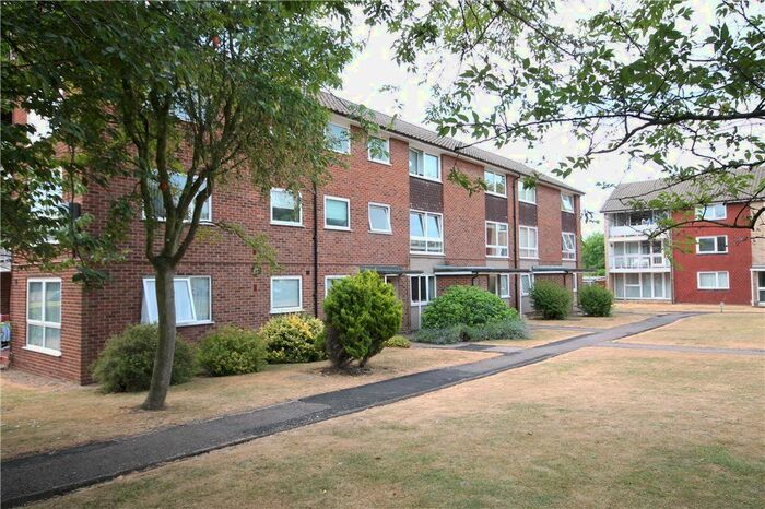 2 Bedroom Maisonette To Rent In Basinghall Gardens, Sutton, SM2