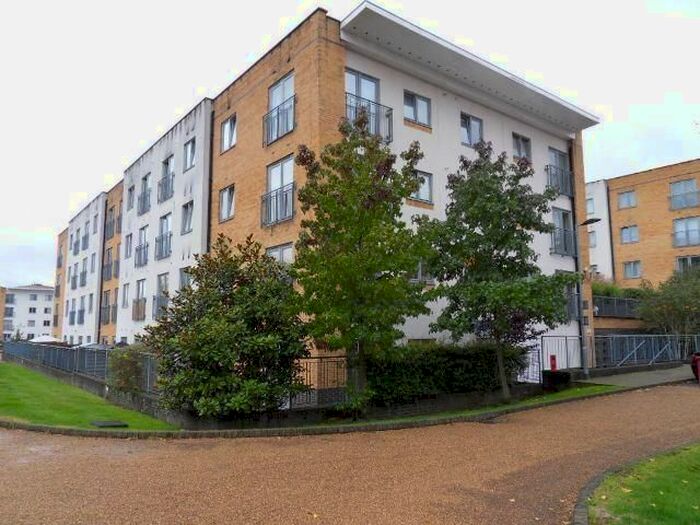 2 Bedroom Flat To Rent In Middlewich House, Taywood Road, Northolt, Middlesex, UB5