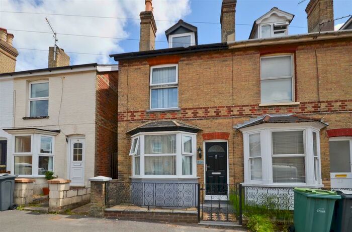 3 Bedroom Terraced House To Rent In Kings Road, East Cowes, PO32