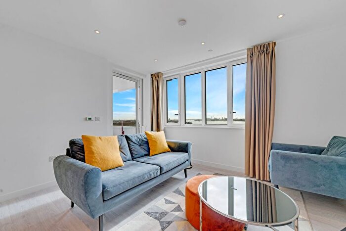 1 Bedroom Flat For Sale In Dawson Apartments, Kings Hill, Barking, IG11