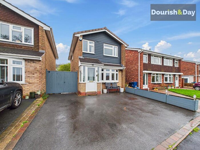 3 Bedroom Detached House For Sale In Spreadoaks Drive, Wildwood, Stafford, ST17