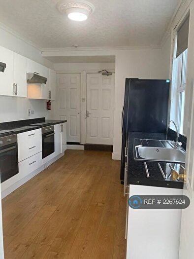 8 Bedroom Terraced House To Rent In Manor House Road, Newcastle Upon Tyne, NE2