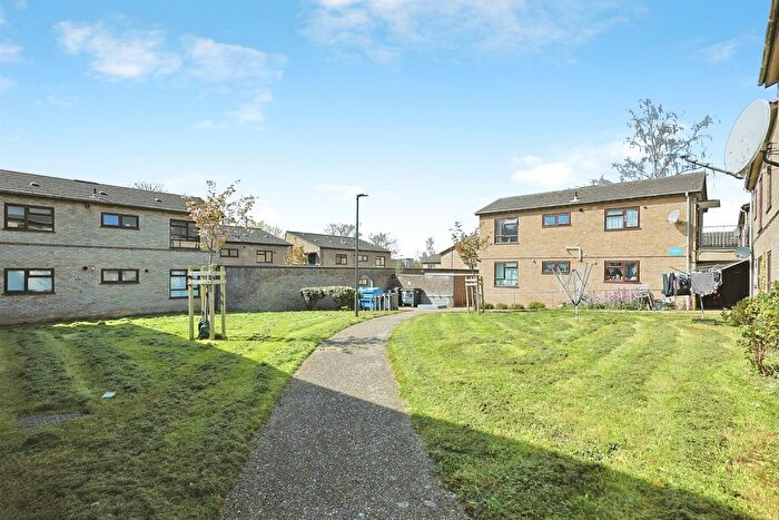 2 Bedroom Flat For Sale In Cannell Green, Norwich, NR3