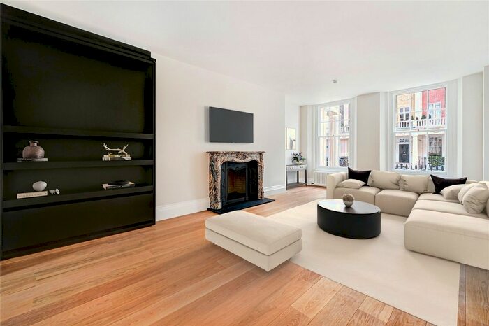 3 Bedroom Maisonette To Rent In Eaton Place, London, SW1X