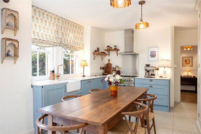 2 Bedroom Apartment For Sale In Cambridge Road, London, SW11