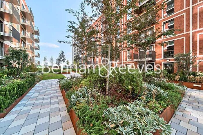 1 Bedroom Flat To Rent In Henshaw Parade, Hendon, NW9