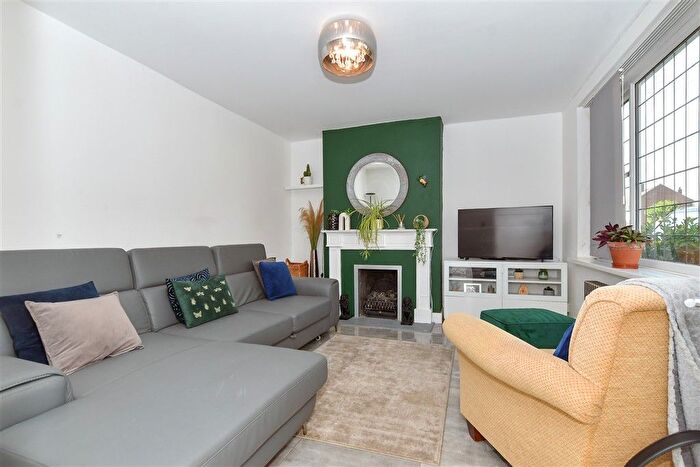 4 Bedroom Semi-Detached House For Sale In Pinewood Way, Hutton, Brentwood, Essex, CM13