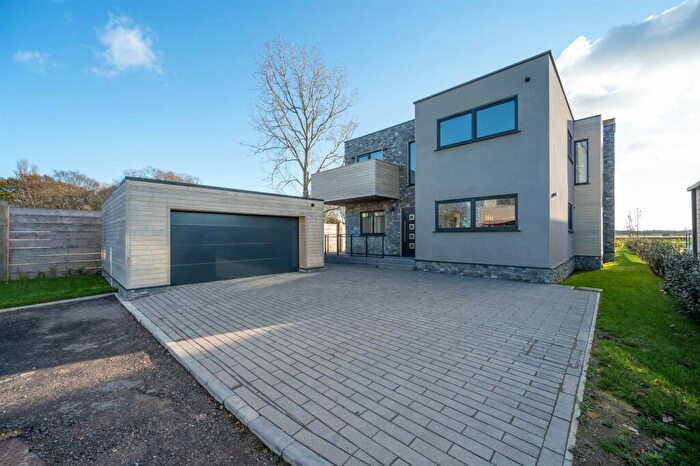 5 Bedroom House To Rent In Copse Lane, Hayling Island, PO11