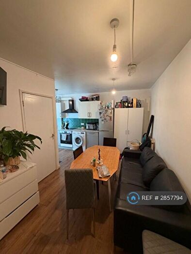 3 Bedroom Flat To Rent In Essex Road South, London, E11