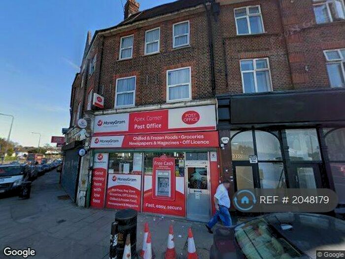 Studio To Rent In Watford Way, London, NW7