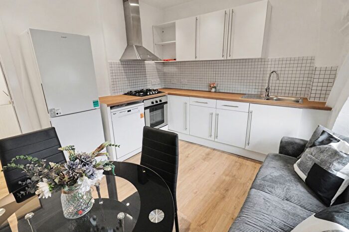 2 Bedroom Flat To Rent In Camden Park Road, London, NW1