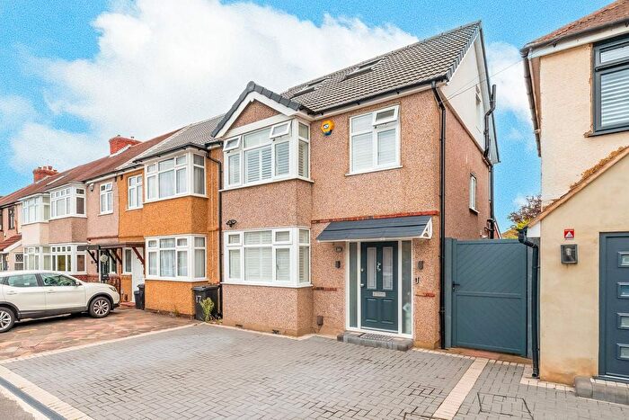 4 Bedroom Semi-detached House For Sale In Denecroft Crescent, Hillingdon, UB10