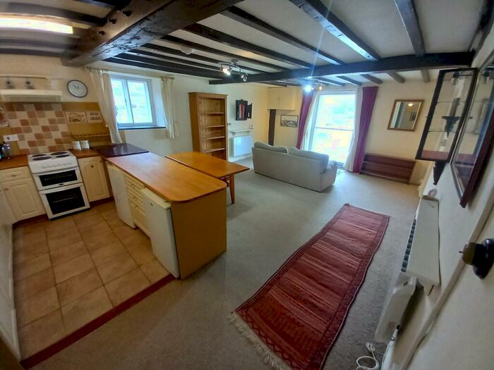 2 Bedroom Flat To Rent In Corn Hill, Porthmadog, LL49