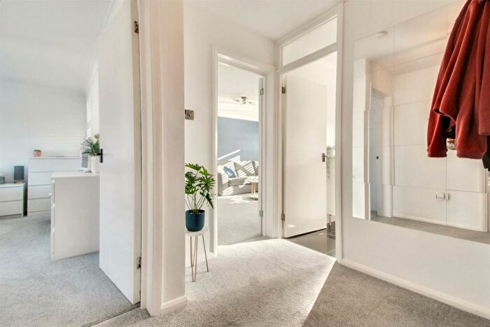 1 Bedroom Flat For Sale In Greystone Avenue, Worthing, BN13