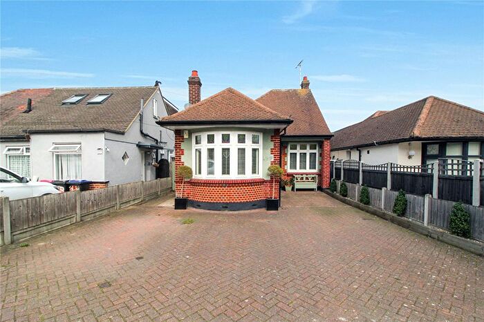 3 Bedroom Bungalow For Sale In Carlingford Drive, Westcliff-On-Sea, Essex, SS0