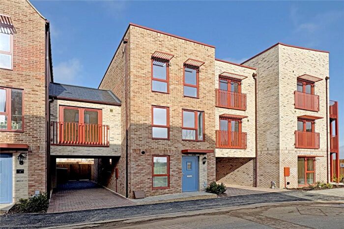 4 Bedroom Link Detached House For Sale In Darwin Green, Cambridge, CB3