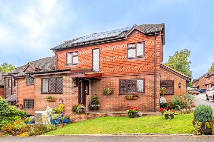 3 Bedroom Detached House For Sale In Oliver Close, Crowborough, TN6
