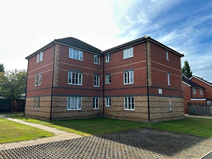 2 Bedroom Flat For Sale In Coronation Road, Waterlooville, PO7