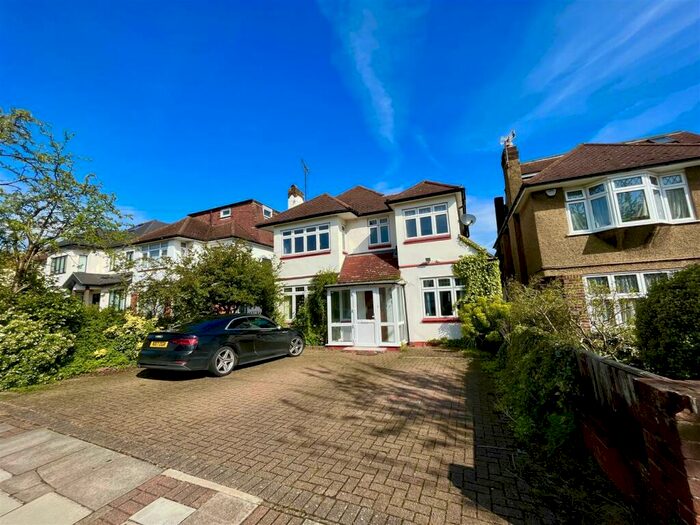 4 Bedroom Detached House To Rent In Greenway, London, N20