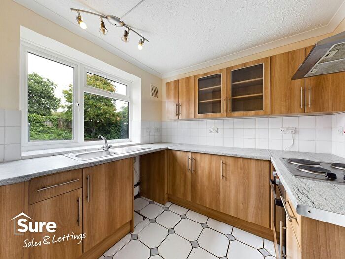 2 Bedroom Flat To Rent In Bennetts End Road, Hemel Hempstead, Hertfordshire, HP3