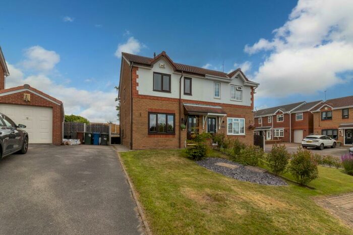 3 Bedroom Semi-Detached House To Rent In White Cross Court, Cudworth, Barnsley, S72