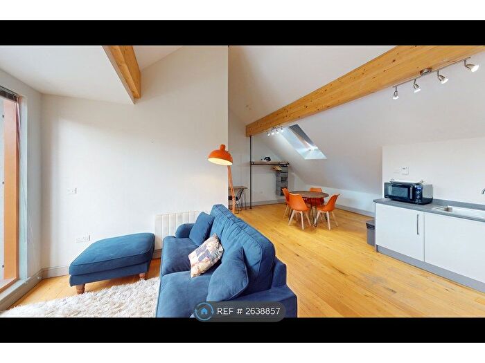 Studio To Rent In Cabot Mews, Bristol, BS2