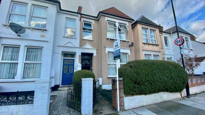 4 Bedroom Terraced House To Rent In Mannock Road, Haringey, London, N22