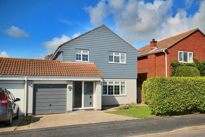 4 Bedroom Detached House To Rent In Plover Drive, Milford On Sea, Lymington, SO41