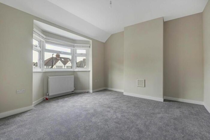 3 Bedroom Flat To Rent In Grove End Road, St John's Wood, London, NW8