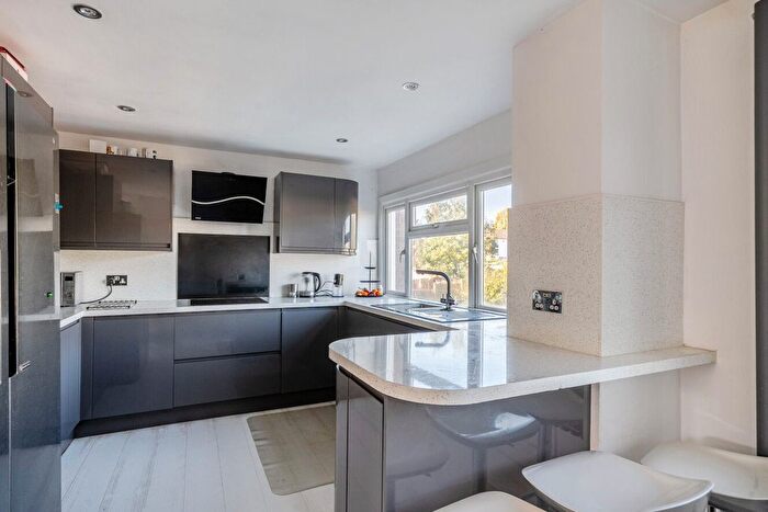 4 Bedroom Terraced House For Sale In Mead Way, Bromley, BR2