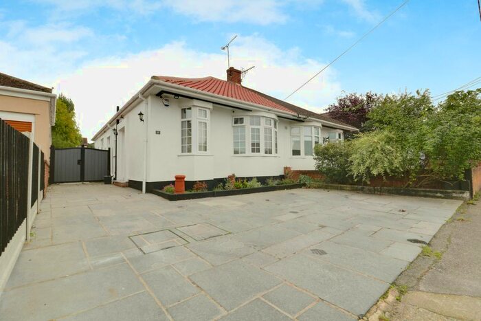 3 Bedroom Bungalow To Rent In Hall Farm Road, Benfleet, SS7