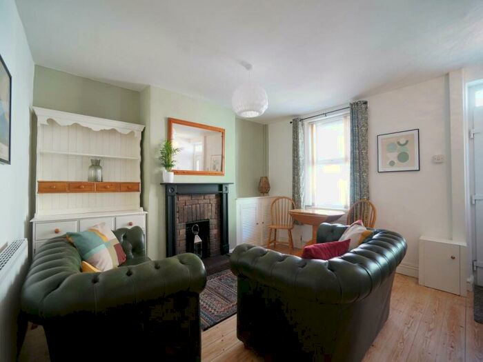 2 Bedroom House To Rent In Hill Street, Bangor, Gwynedd, LL57