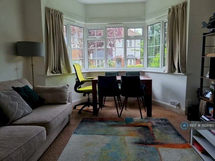 2 Bedroom Maisonette To Rent In Glenhurst Road, London, N12
