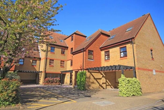 1 Bedroom Flat To Rent In Pursewardens Close, London, W13